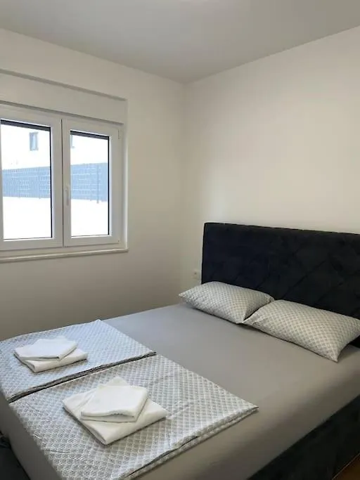 Apartman Iva - Private Pool Trogir Apartment
